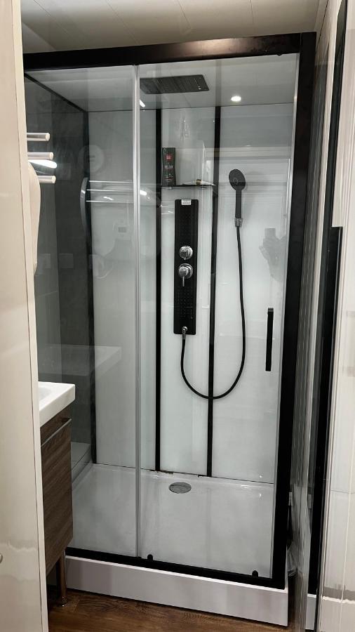 Embrun - Appartement 4/6 Personnes Avec Exterieurs Bagian luar foto